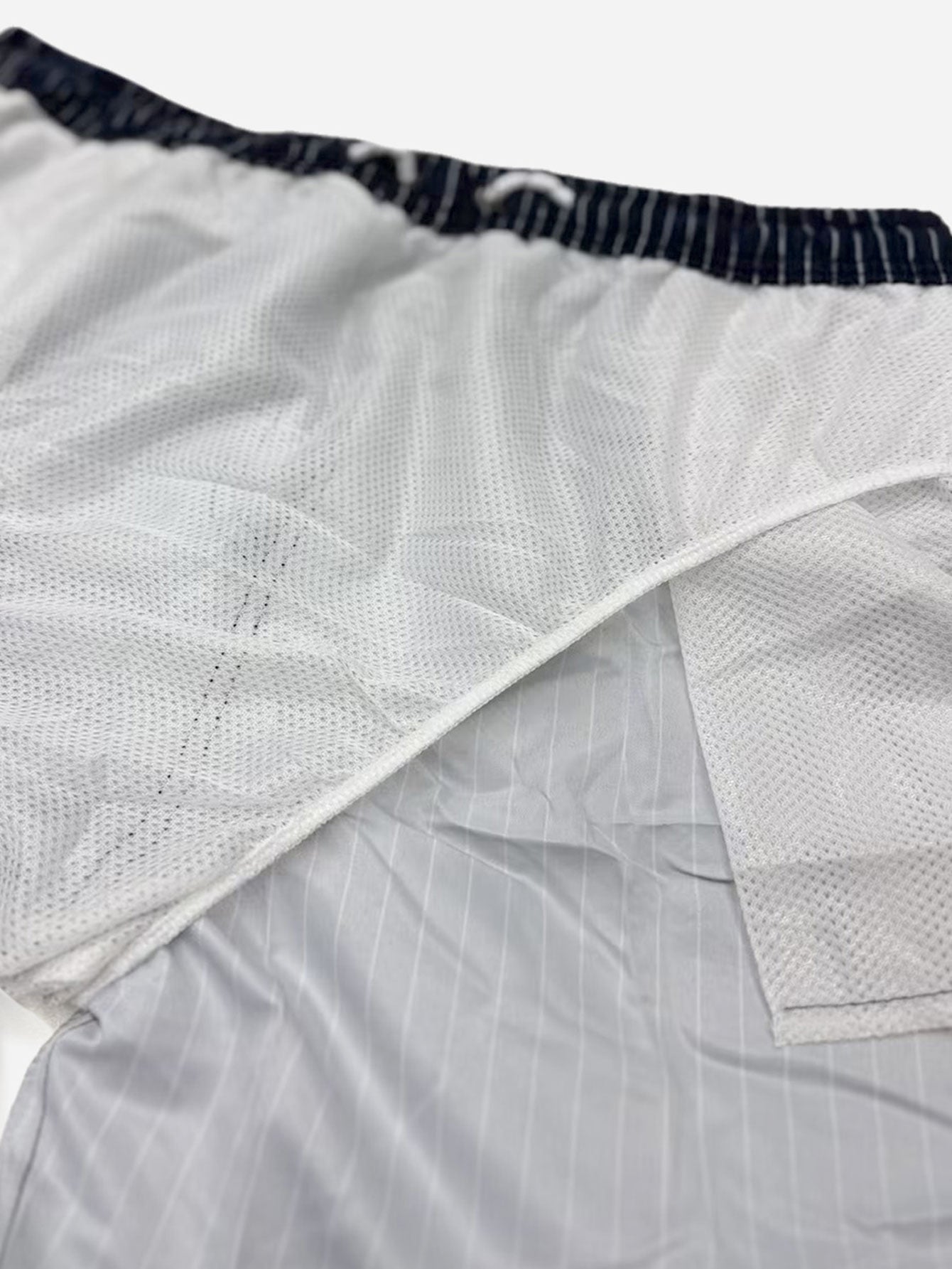 Zwembroek met streepjespatroon