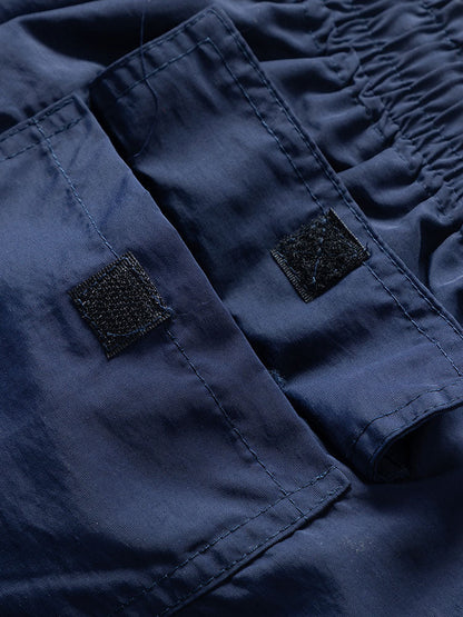 Set bestaande uit een overhemd met zeilprint geïnspireerd op de eilanden en bijpassende zwembroek.