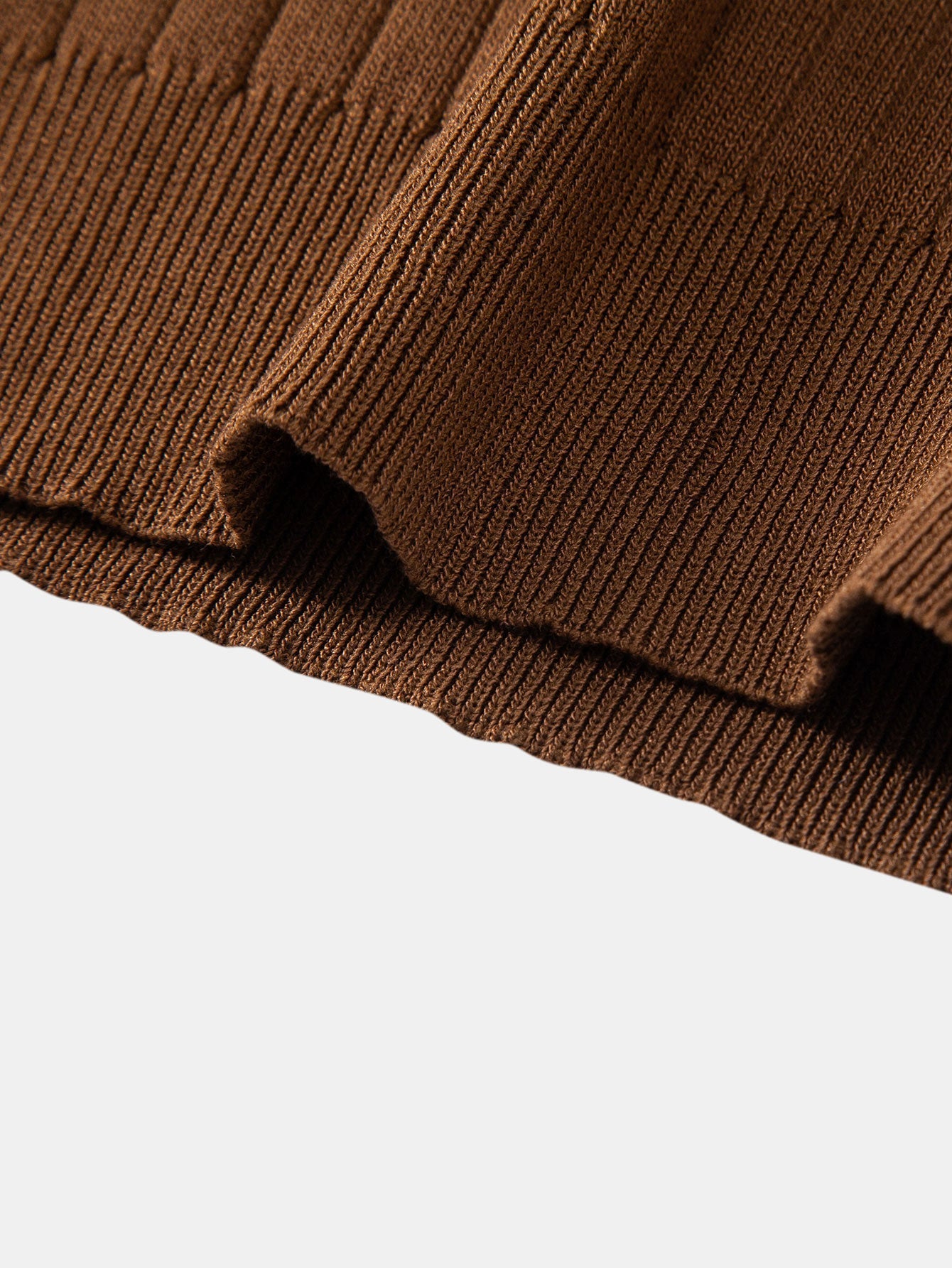 Gestreepte gebreide polo met V-hals