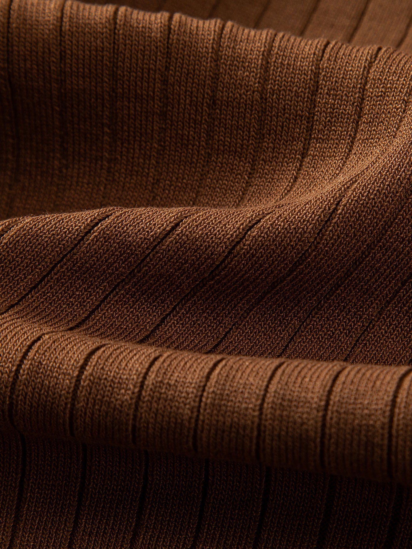 Gestreepte gebreide polo met V-hals