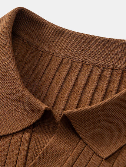 Gestreepte gebreide polo met V-hals