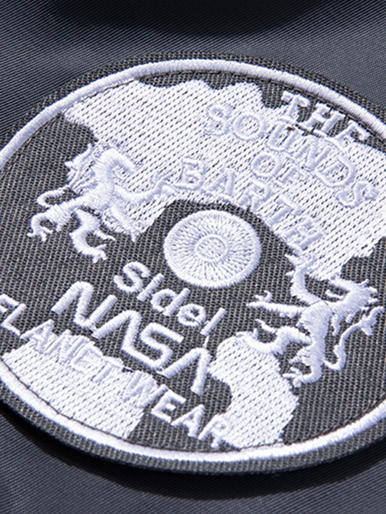 Omkeerbaar bomberjack met geborduurd NASA-embleem