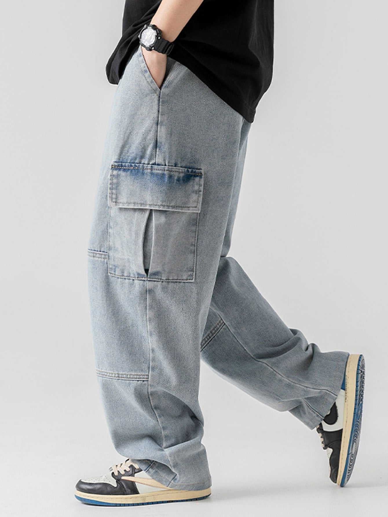 Relaxed Fit Straight Leg Cargo Jeans with Elastic Waist